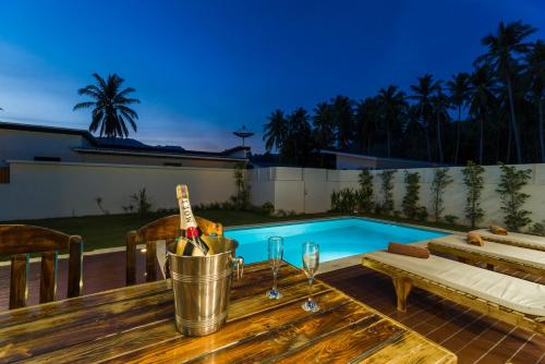 Πισίνα στο ή κοντά στο Villas Eden