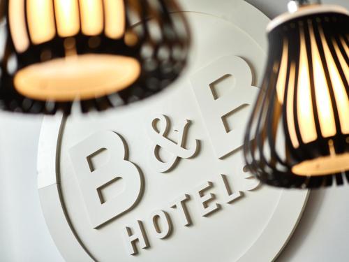 two lights on a plate with the words race motorcycles at B&B HOTEL NANTERRE Rueil-Malmaison in Nanterre