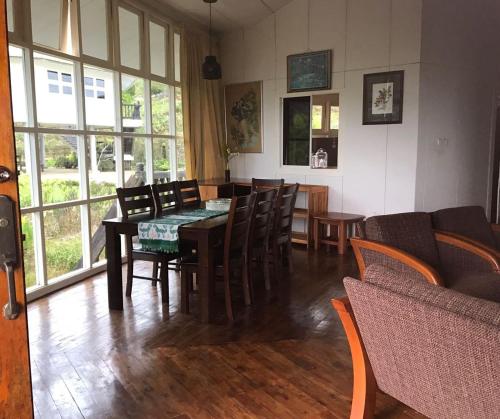 a dining room with a table and chairs at Mesilau Mountain Retreats in Kundasang