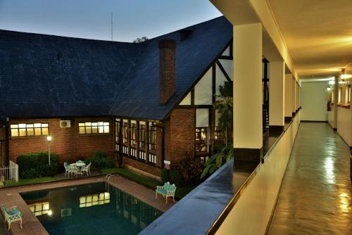 Foto da galeria de Cresta Churchill Hotel em Bulawayo