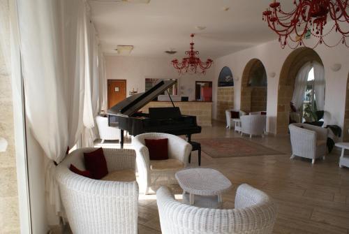 Uma área de estar em Messapia Hotel Resort