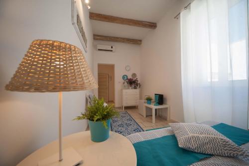 a bedroom with a bed and a table with a lamp at Portadamare in Trani