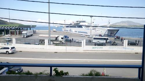 イグメニツァにあるHotel Oscarの巡航船付きマリーナに停泊する船