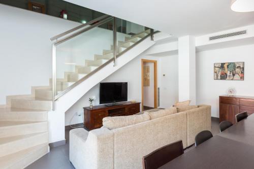TV a/nebo společenská místnost v ubytování Apartamentos Cornellalux