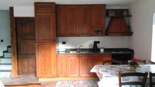 Dapur atau dapur kecil di Maison Bellevue VDA-PERLOZ-N 0001