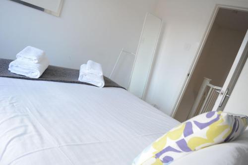 Letto o letti in una camera di Glasgow Hampden House