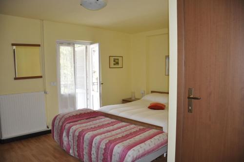 a small bedroom with a bed and a window at Locanda del Pittore in Arcumeggia