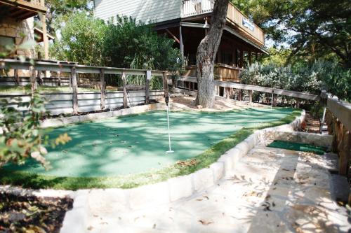 Zahrada ubytování Tiki Lodge 2