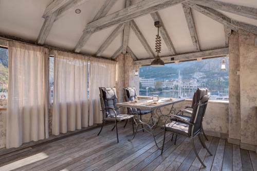 a dining room with a table and chairs at Kotor old town Palace Bucha in Kotor