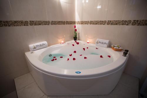 a white bath tub with red hearts on it at Hotel La Torre San Francisco in San Francisco del Rincón