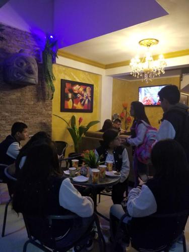 a group of people sitting at tables in a restaurant at Imperio Tanpu Q in Lima