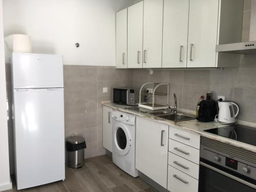 Ett kök eller pentry på Lisboa Comfort Apartment