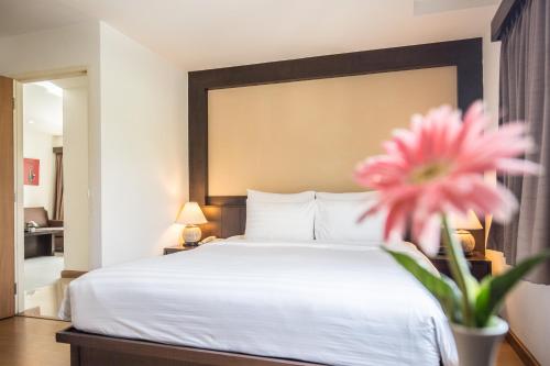 Ein Bett oder Betten in einem Zimmer der Unterkunft Northgate Ratchayothin