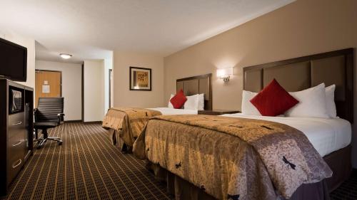 Tempat tidur dalam kamar di Best Western Plus Eagleridge Inn & Suites