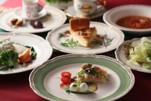 Makanan di atau berdekatan hotel