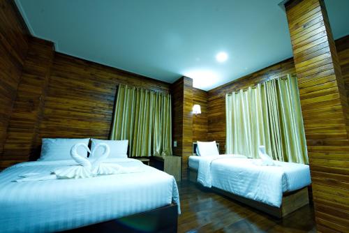 A bed or beds in a room at ข่วงช้างค้ำHotel