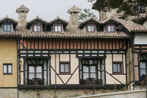 Το κτήριο όπου στεγάζεται  το ξενοδοχείο