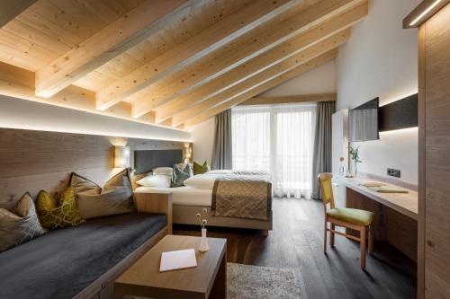 Krevet ili kreveti u jedinici u okviru objekta Hotel La Fradora - Dolomites Hotel