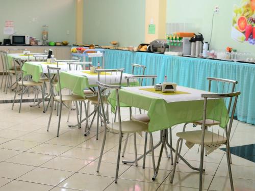 a row of tables and chairs in a restaurant at Hotel Mais in Macapá