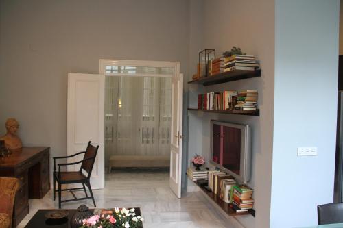 Elegant 2 Bedroom Apartment in Historic 1882 Building Central Sevilla Private Parking & Country Club Access photo 19