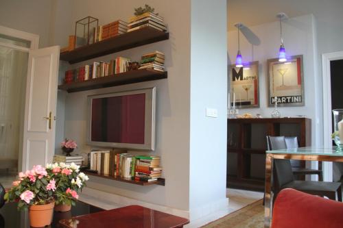 Elegant 2 Bedroom Apartment in Historic 1882 Building Central Sevilla Private Parking & Country Club Access photo 18