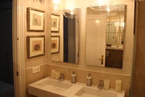 Koupelna v ubytování Luxurious 2 bedroom flat in a historic building