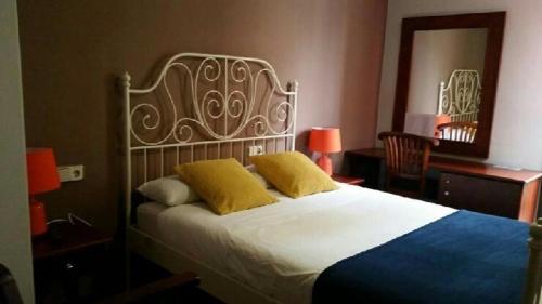 
Кровать или кровати в номере Hostal LK Barcelona
