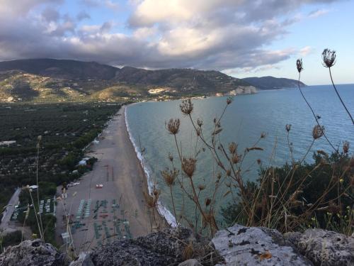 a view of a beach and the ocean at Matinee Rooms in Mattinata