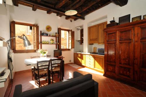 a kitchen with a table and chairs in a room at Romantico 36 in Città della Pieve