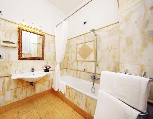 Gallery image of Hotel Traiano in Rome