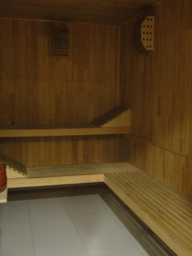 a swimming pool in a sauna with wooden walls at Hotel bh Parque 93 in Bogotá