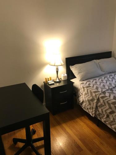 Postel nebo postele na pokoji v ubytování Hollywood Rentals LLC