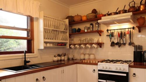 Dapur atau dapur kecil di Coach House