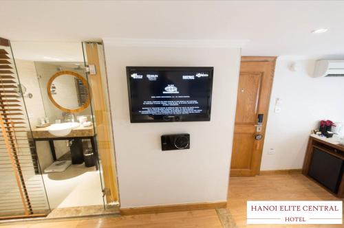 TV a/nebo společenská místnost v ubytování Elite Central Hotel Hanoi