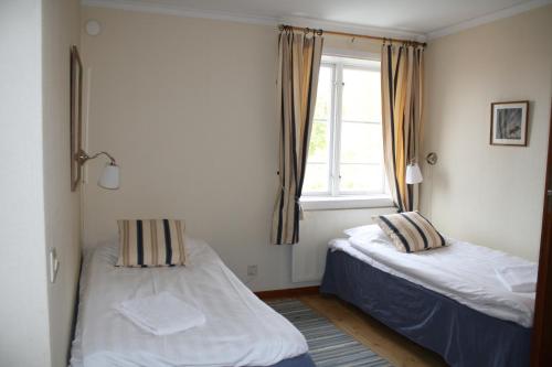 Ένα ή περισσότερα κρεβάτια σε δωμάτιο στο Bruntegården