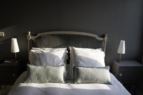 Ένα ή περισσότερα κρεβάτια σε δωμάτιο στο Chambres d'Hôtes La Parenthèse
