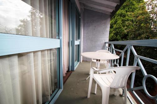 Un balcón o terraza en Beaumaris Bay Motel