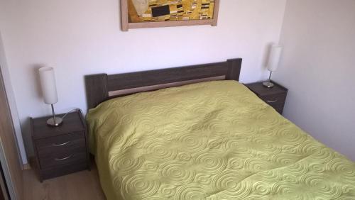 A bed or beds in a room at Gereben Apartman Pécs