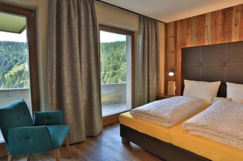 A bed or beds in a room at Familyparadies GAMPLALM