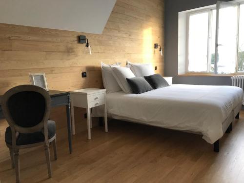 a bedroom with a bed and a desk with a computer at Chambres d'hôtes Saint Jean in Nogent-le-Rotrou