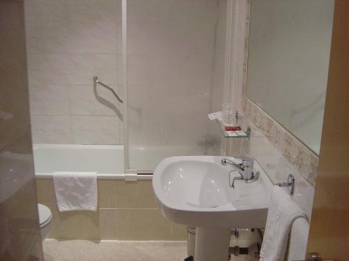 Un baño de Hotel Alisa