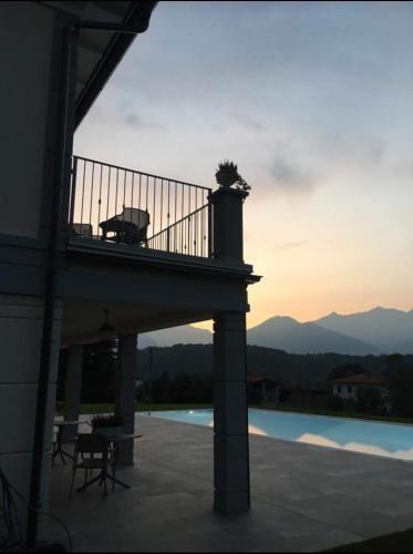 a balcony of a house with a view of the mountains at Foresteria Villa Margherita in Colico