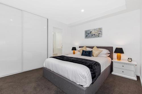 Ένα ή περισσότερα κρεβάτια σε δωμάτιο στο Astra Apartments Newcastle