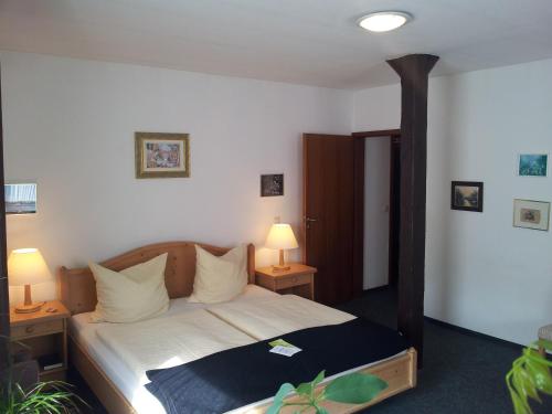 Postel nebo postele na pokoji v ubytování Hotel Wippertal - voll klimatisiert