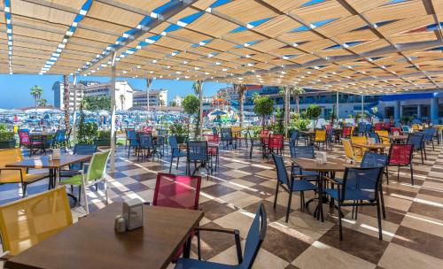 Un restaurant sau alt loc unde se poate mânca la Lonicera Resort & Spa Hotel - Ultra All Inclusive