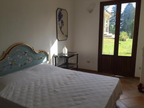 Säng eller sängar i ett rum på Villa Poggio San Pietro