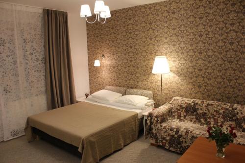 Ένα ή περισσότερα κρεβάτια σε δωμάτιο στο Kolorowa Guest Rooms