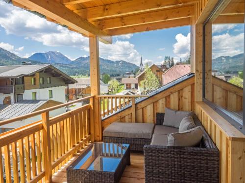 Ein allgemeiner Bergblick oder ein Berglick von des Privatzimmers aus