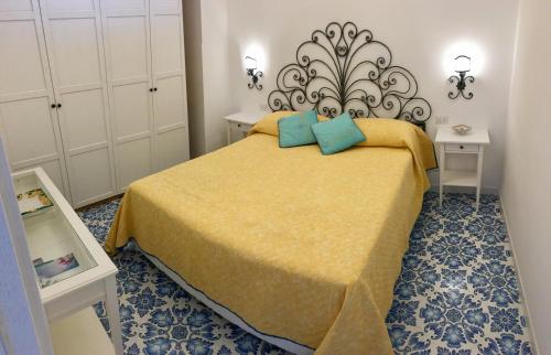 เตียงในห้องที่ il Porto Capri Casa Vacanza