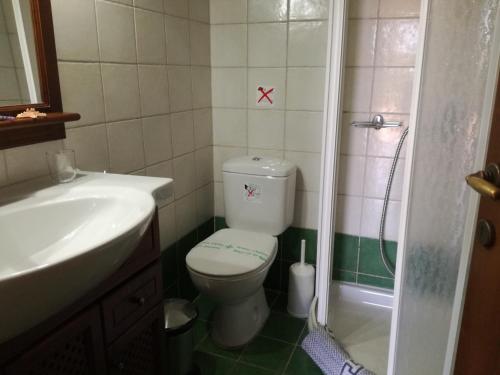 Vonios kambarys apgyvendinimo įstaigoje Fissi Villas agritourism accommodation near the sea